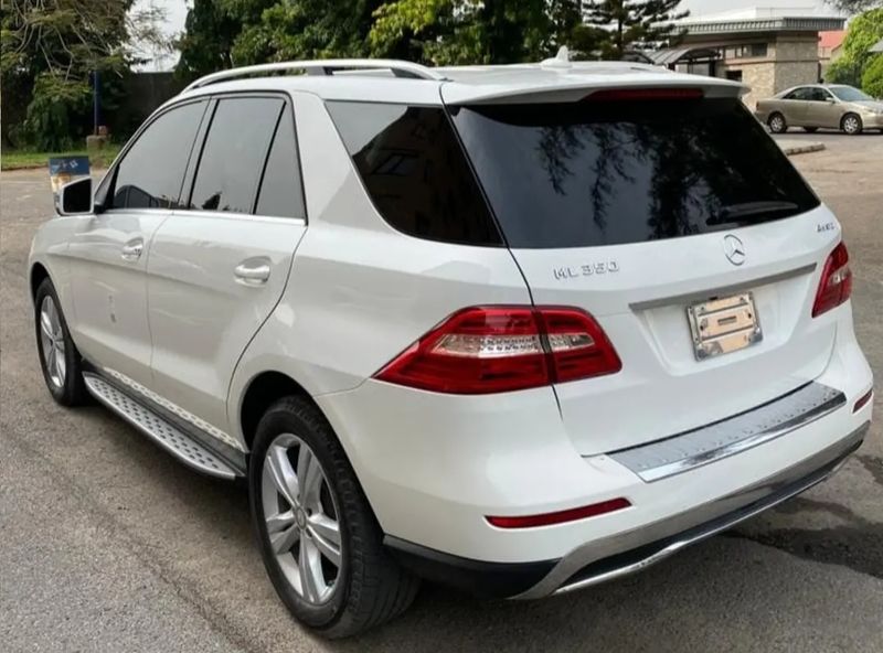 Main image of 2014 Mercedes-Benz ML-Class XL